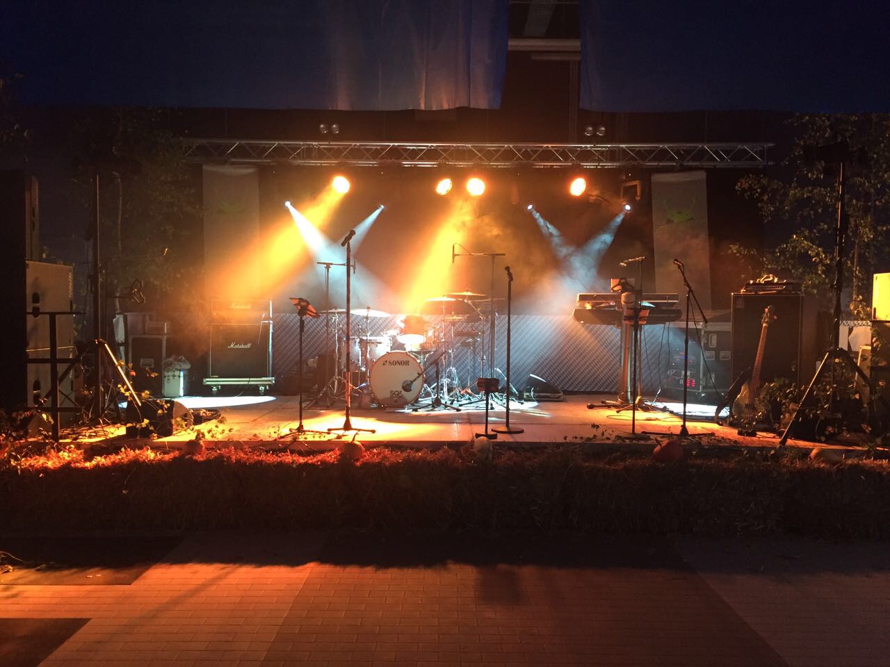 61102098-62F0-49F0-9A4A-8D5B39DFA846